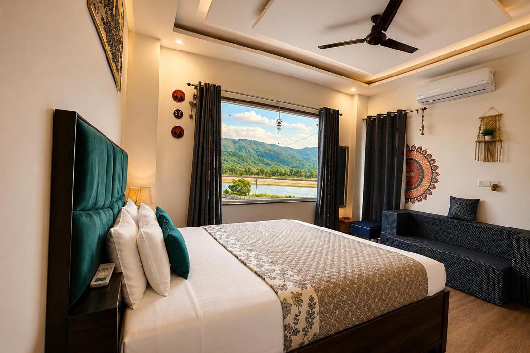 Rishikesh Apartment | Advaitam Ganga & Hill View Homestay by the Ganges Ghat - Luxury 3 BHK