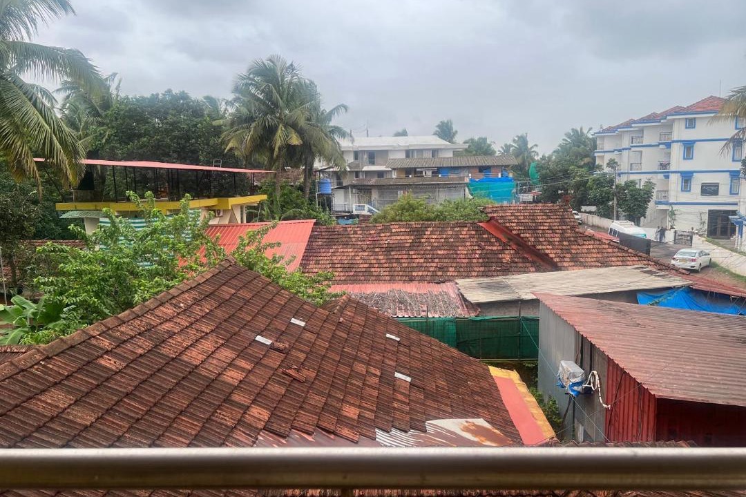 Benaulim Apartment | 1 Bhk luxurious Spacious Stay Nr Benalium beach With 3 Balconies and Reserve Parking with Private Entry