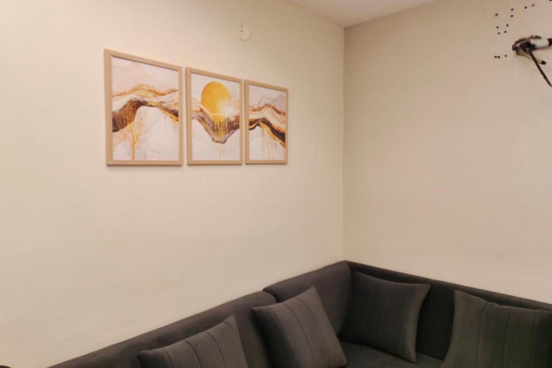 New Delhi Apartment | Sufiyana Sowaka lift & parking in the building