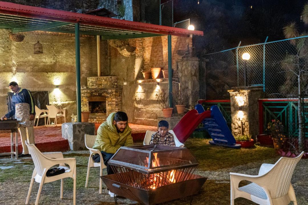 Bullawala Villa | VEENU'S COTTAGE-views heater bonfire barbeque wifi MUSSOORIE