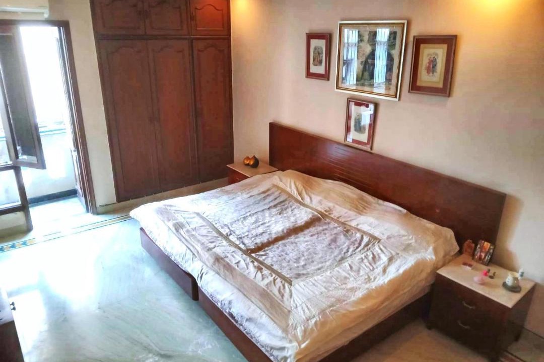 Nehru Place Apartment | 2 Bed Apartment Sleeps 4 with Parking New Delhi