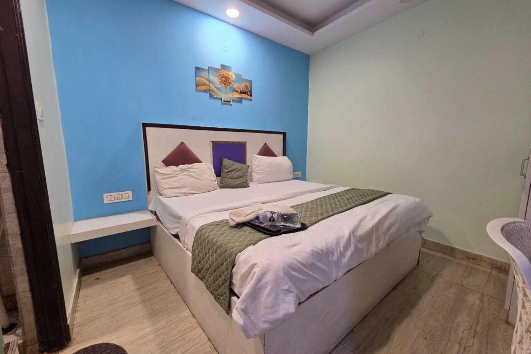 New Delhi Hotel | Hotel O Nangloi Railway Station Formerly Chahal Guest House