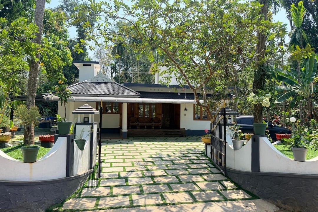 Kothamangalam House | Winter heaven with exotic fruits and flower garden