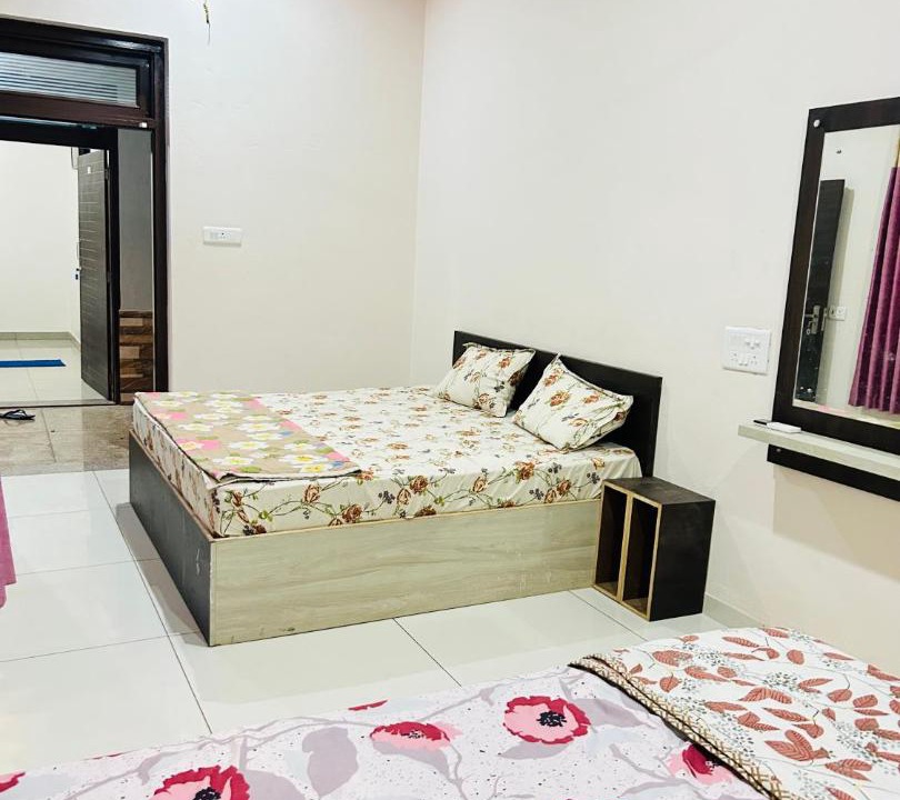 Shri Madhopur Hotel | New hotel Arjun place, Reengus