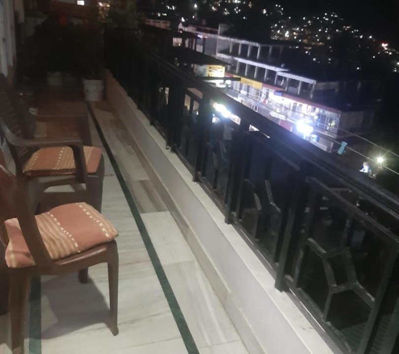 Bajoral Khurd House | Harmony Homestay Couple & Family friendly prime location Easy access to Mall Rd -City view-Wifi- kitchen-Smart tv Netflix