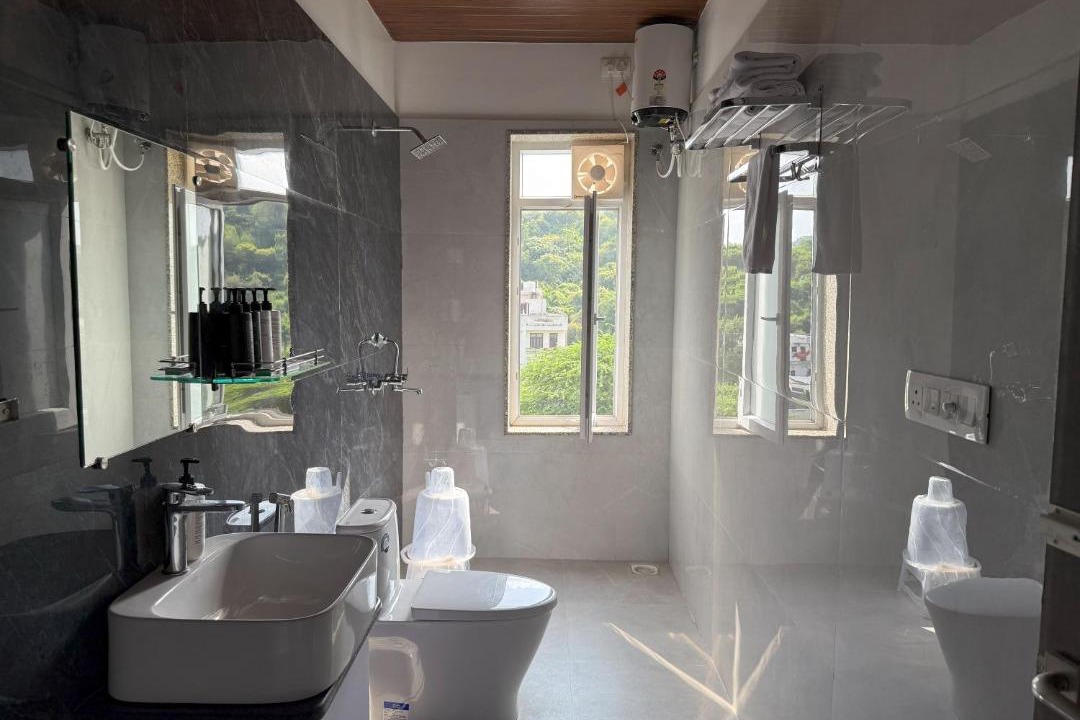 Udaipur Apartment | 3BR Abode with Plunge Pool and Monsoon place view