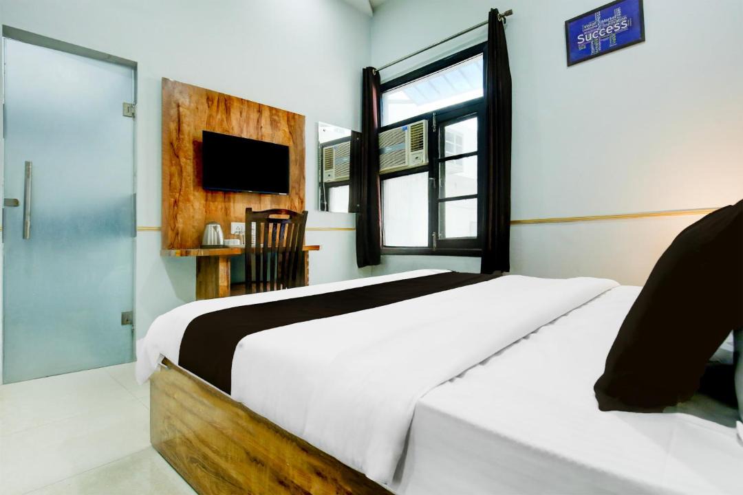 Amritsar Hotel | Collection O by OYO Ishwar Nagar Near Golden Temple Formerly Chahal Residency