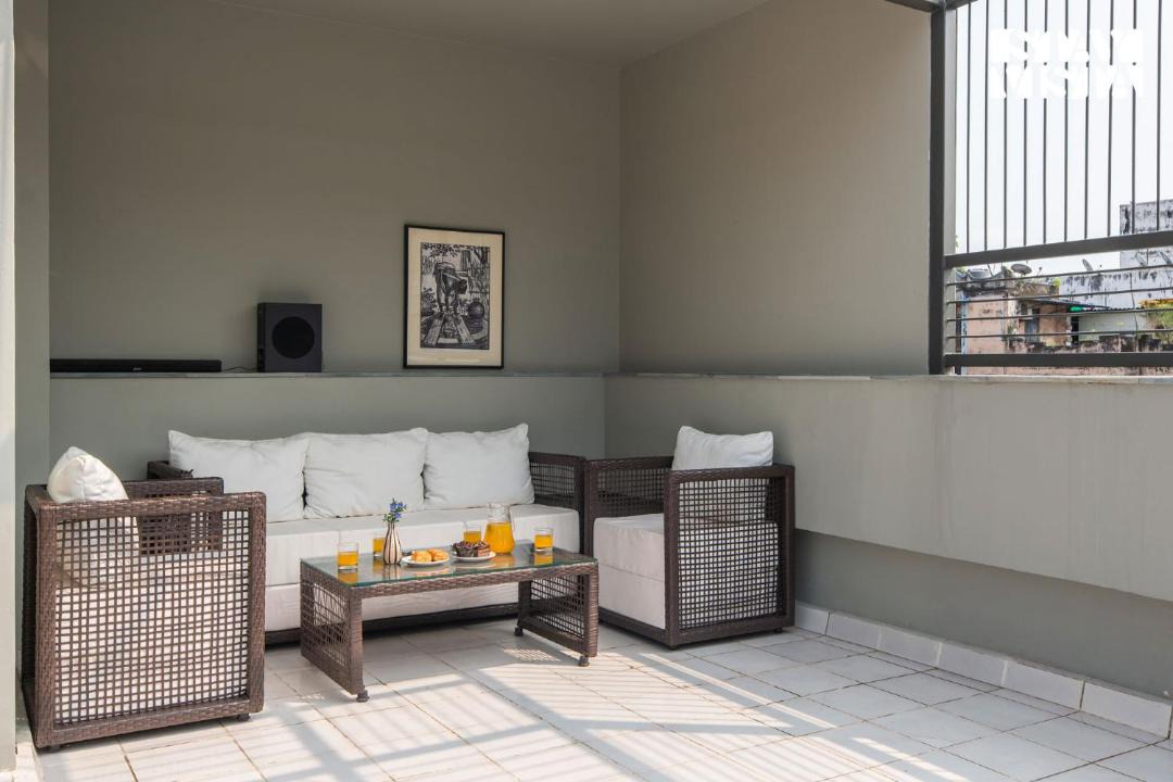 Ballygunge Apartment | StayVista at Nayak House with Luxury Rooms, Terrace, Wi-Fi at Kolkata