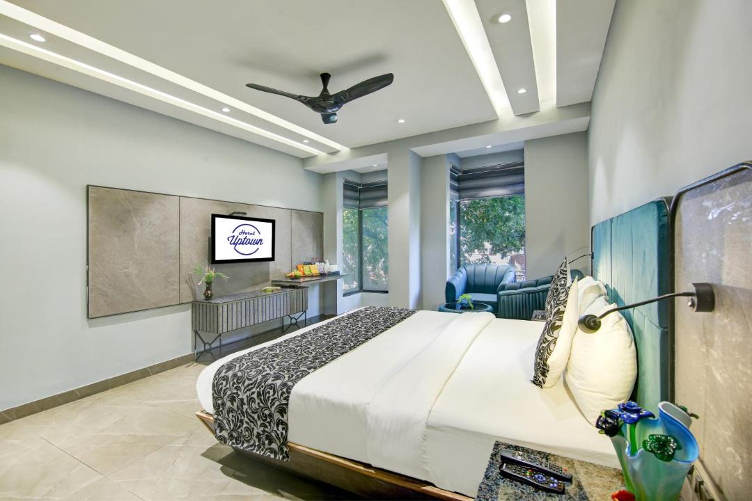 Paharganj Hotel | HOTEL UPTOWN with Luxury Restaurant & Rooftop Near Connaught Place, New Delhi City Centre