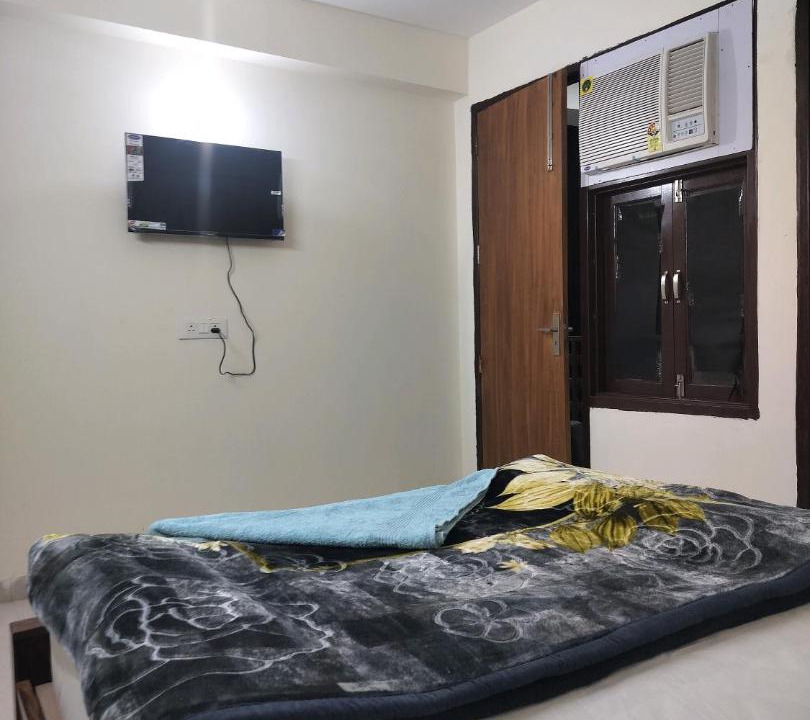 Sainik Farm Apartment | The Raveesh Apartment B6