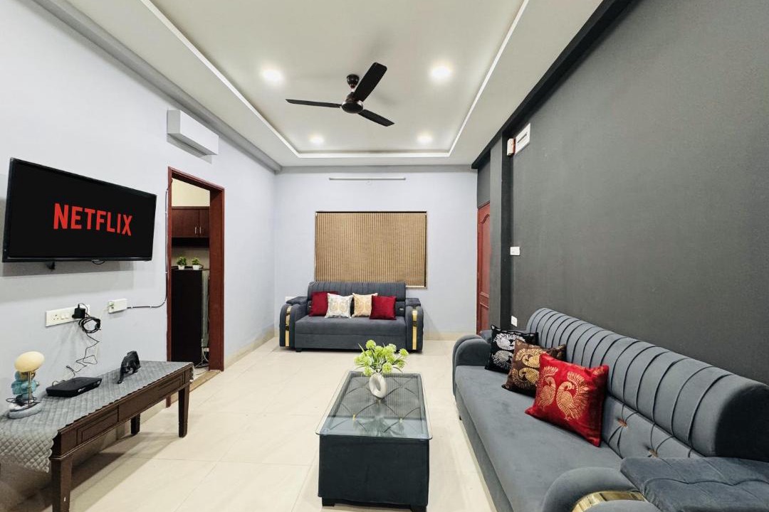 Indore Apartment | Home Escape 2BHK Apartment Near Brilliant Convention Centre - Adults Only