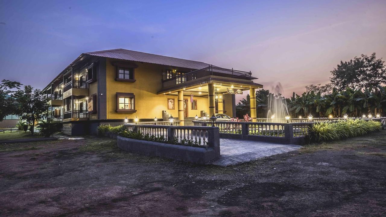 Photo of Buildings in Satara