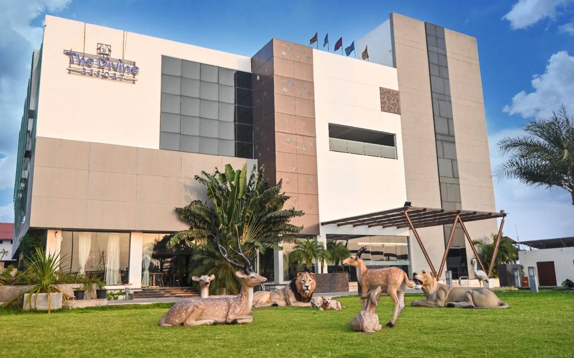 Photo of Buildings in Veraval