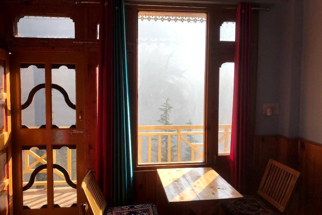 Photo of Livingroom in Jibhi