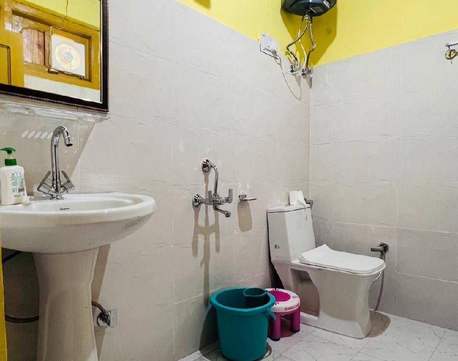 Photo of Bedroom in Jibhi