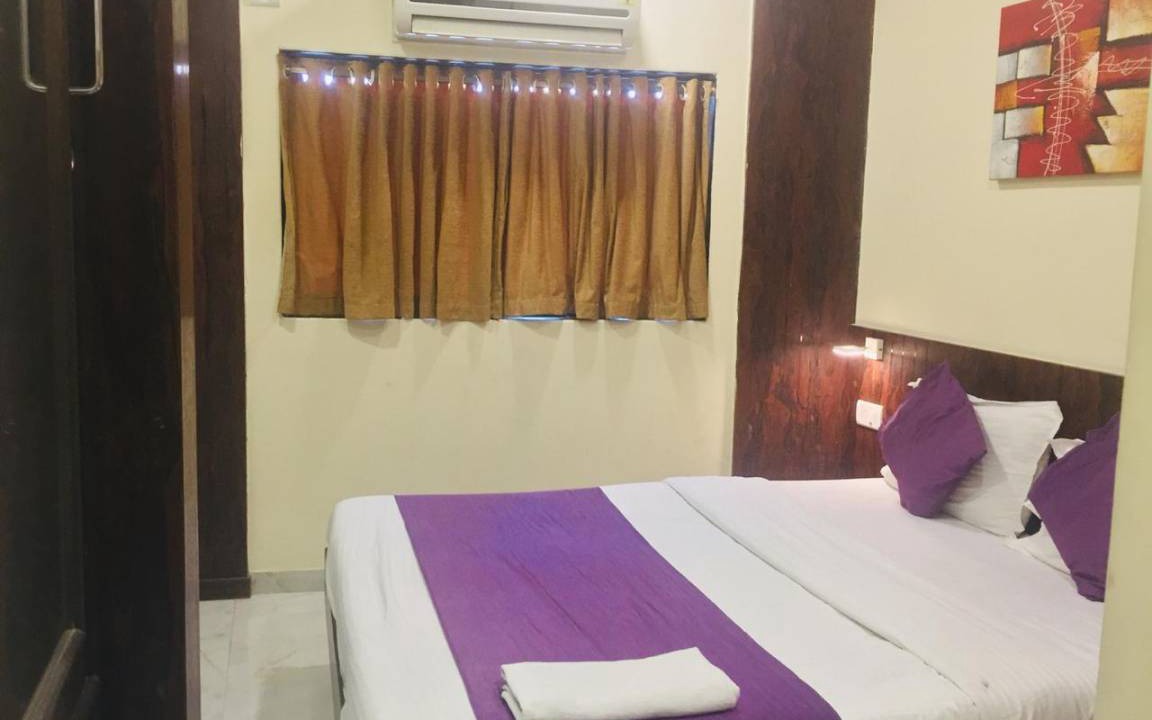 Photo of Bedroom in Colaba