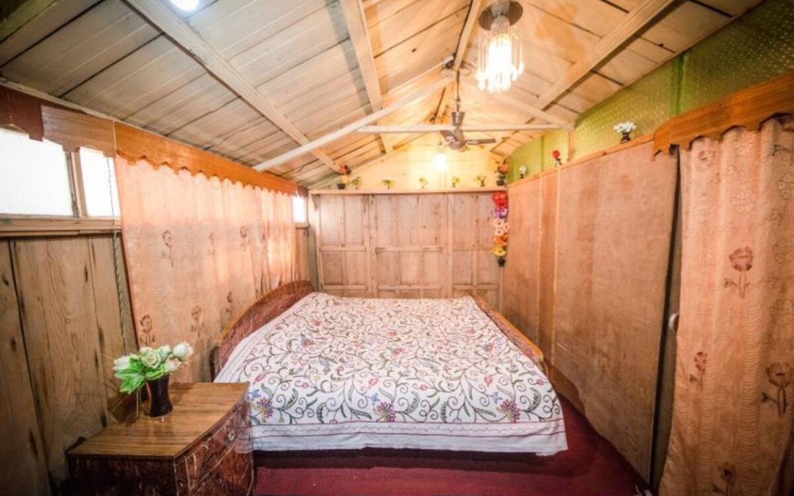 Photo of Bedroom in Dal Lake