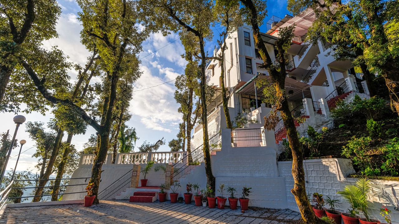 Photo of Outdoor in The Mall Road