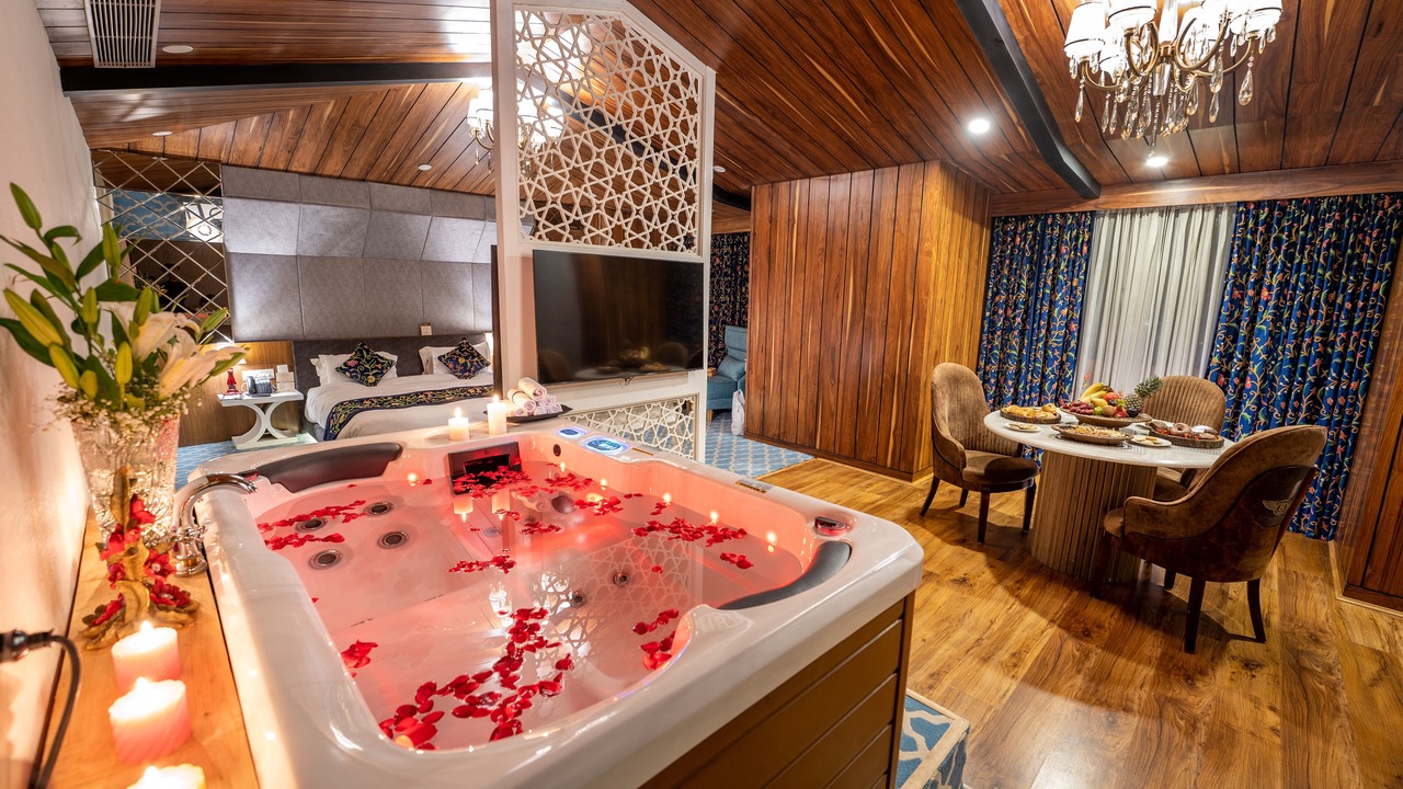 Photo of Bedroom in Dal Lake