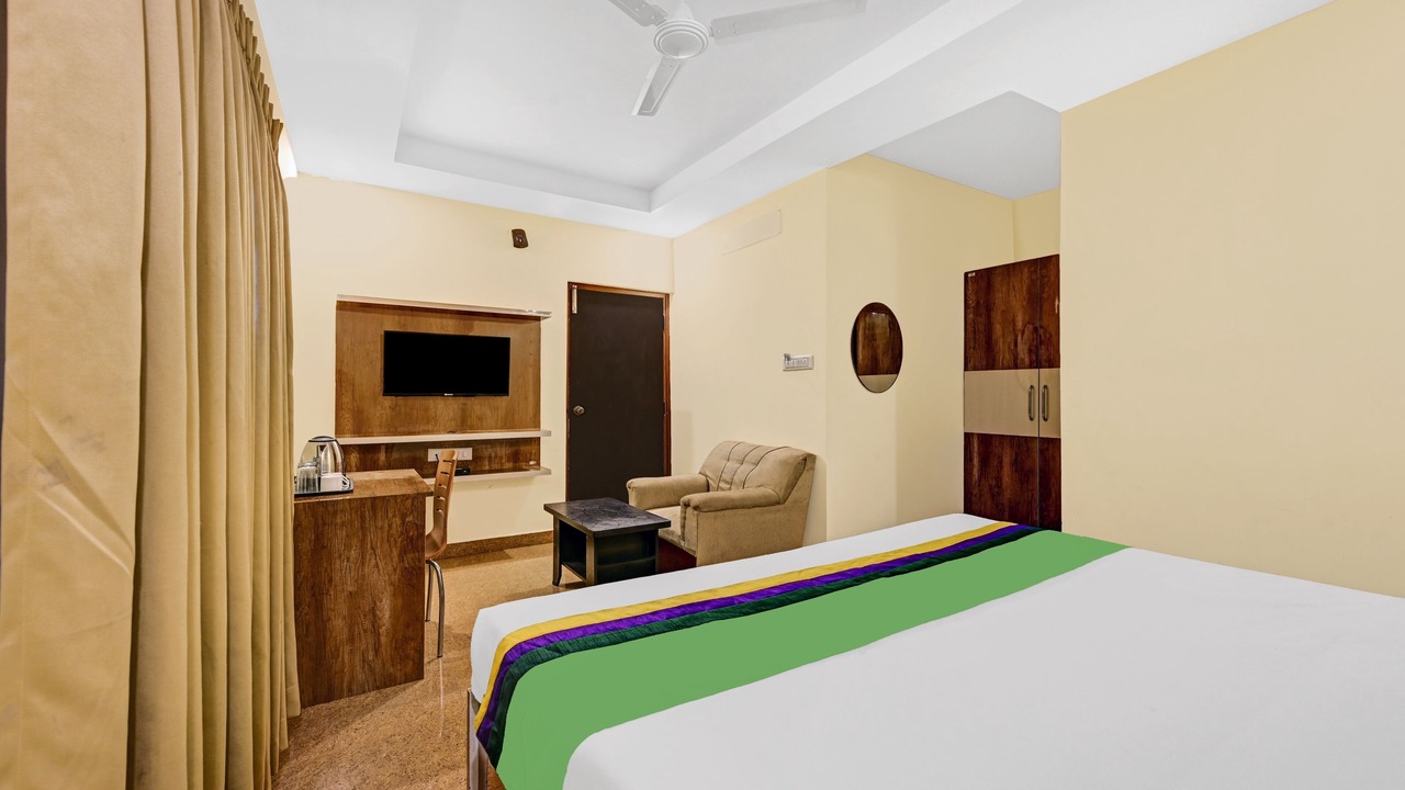 Photo of Bedroom in HBR Layout