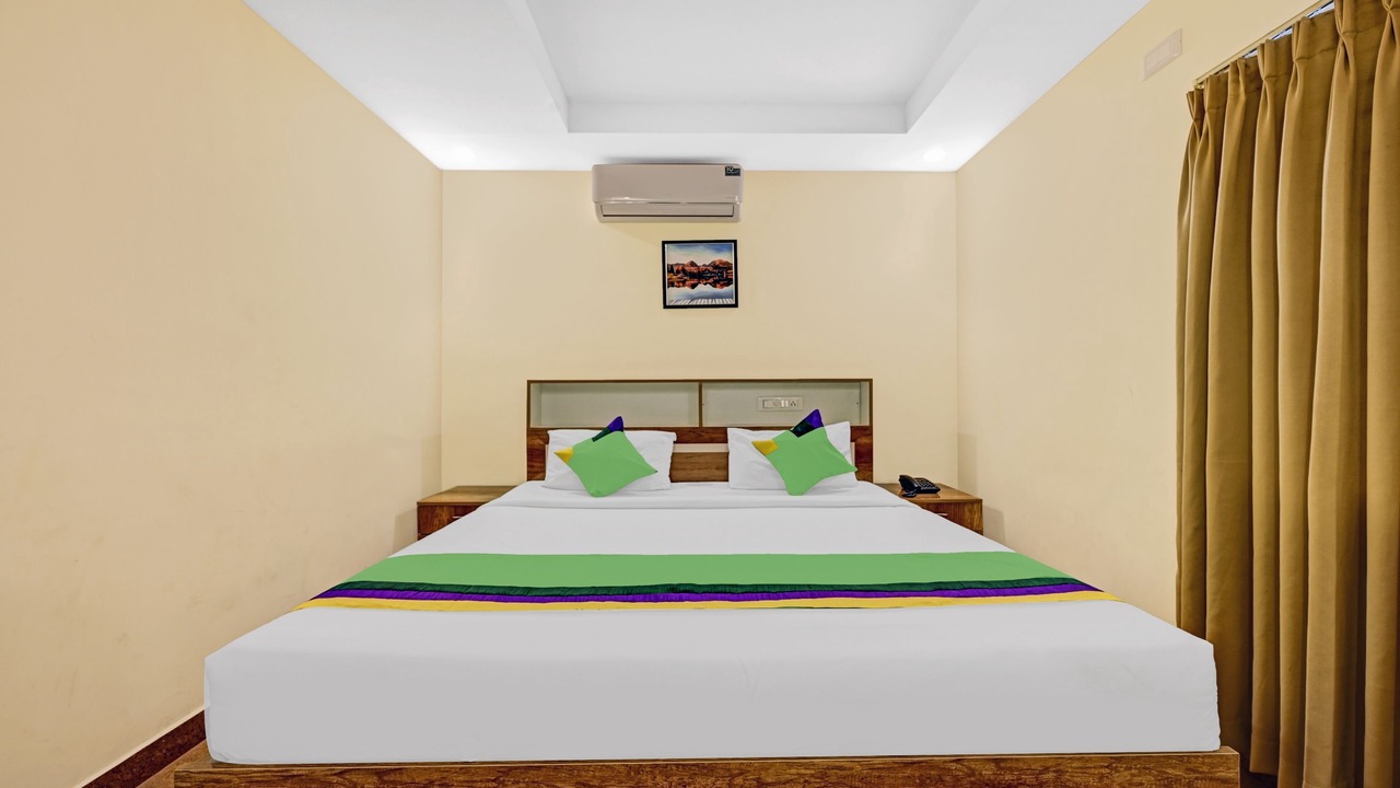 Photo of Bedroom in HBR Layout