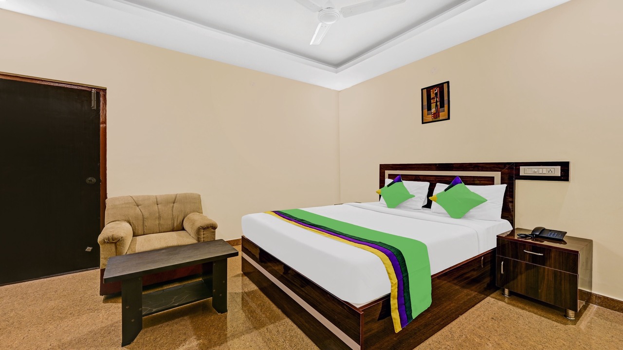 Photo of Bedroom in HBR Layout