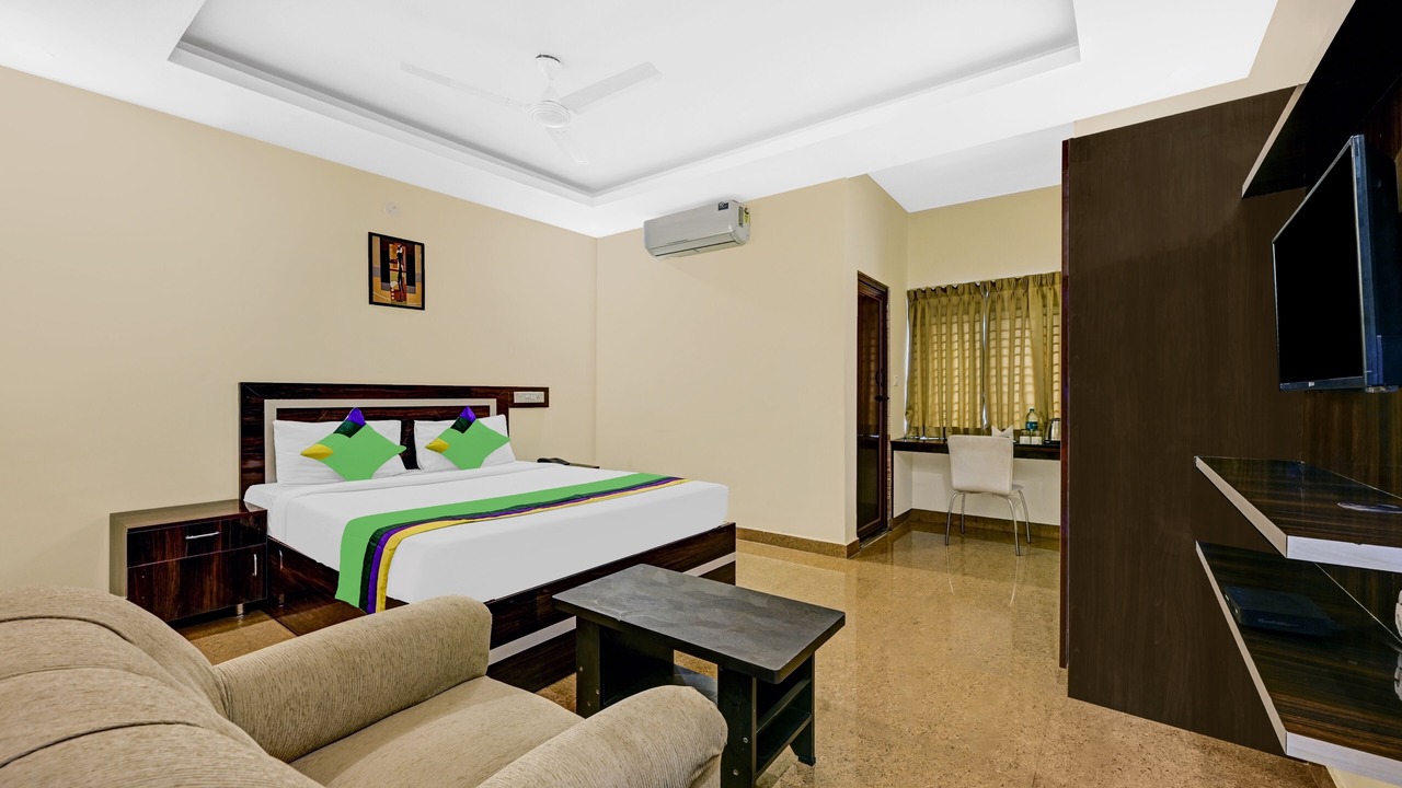 Photo of Livingroom in HBR Layout
