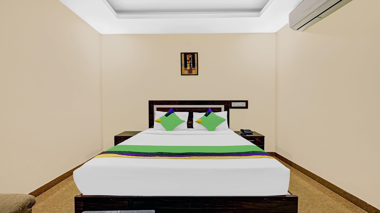 Photo of Bedroom in HBR Layout