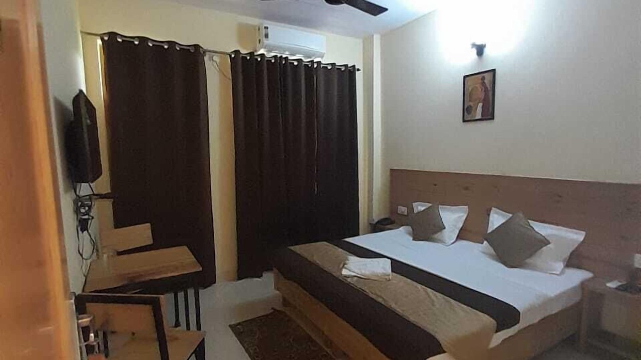 Photo of Bedroom in Tapovan
