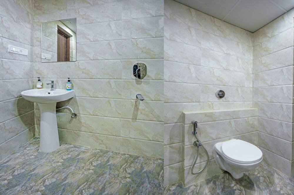 Photo of Bathroom in HBR Layout