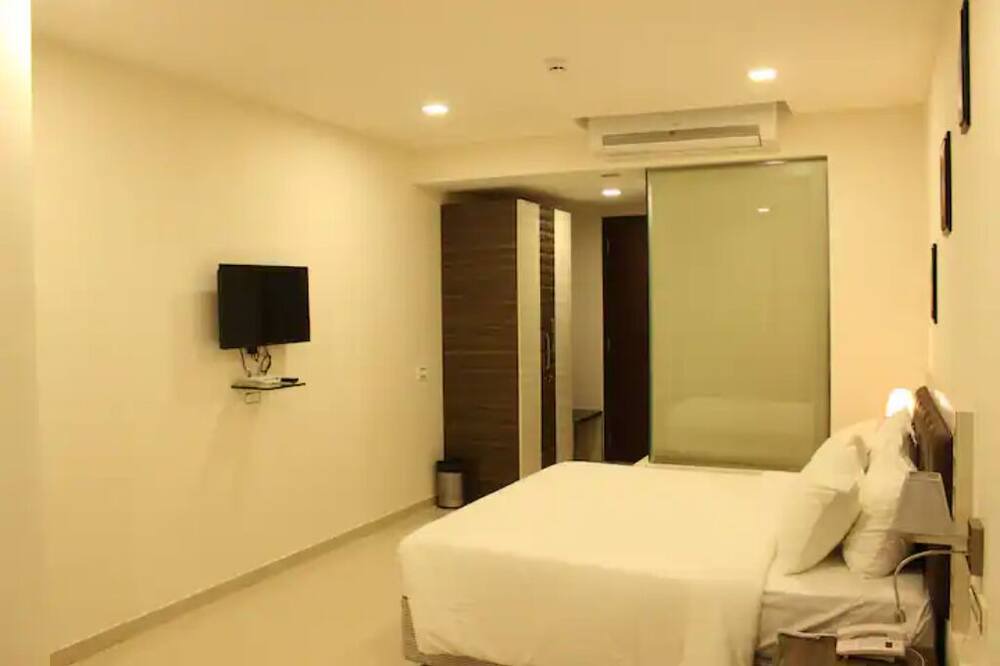 Photo of Bedroom in Hiranandani Gardens