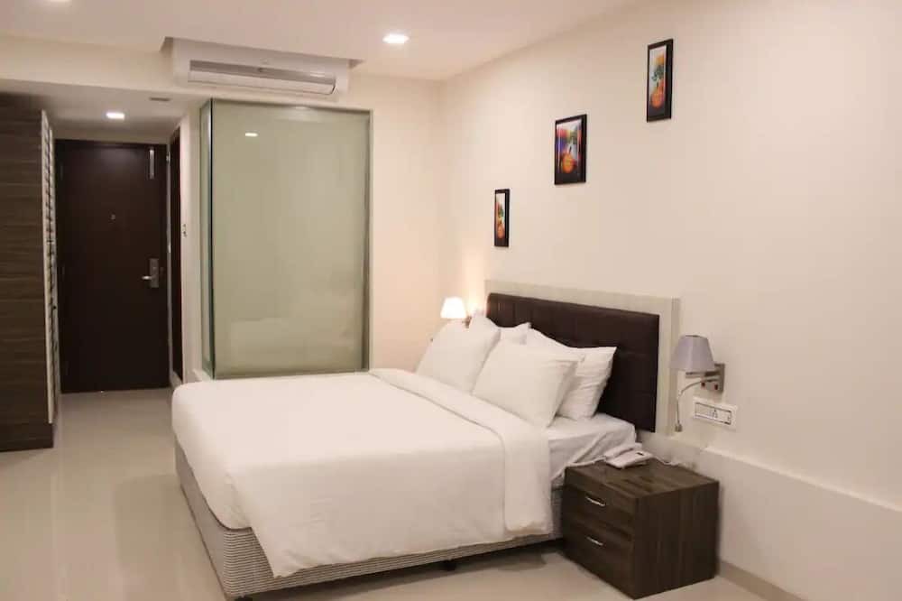 Photo of Bedroom in Hiranandani Gardens