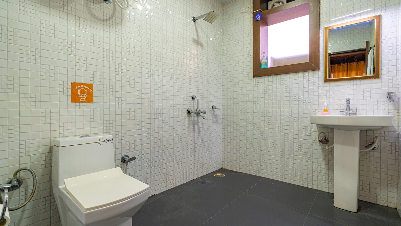 Photo of Bathroom in The Mall Road