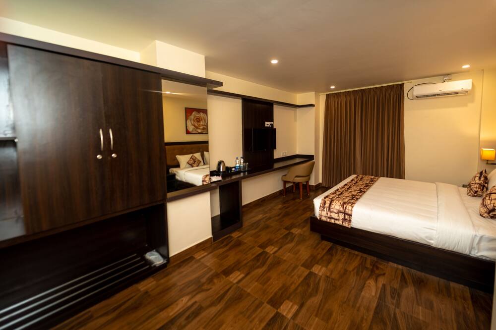 Photo of Bedroom in HBR Layout