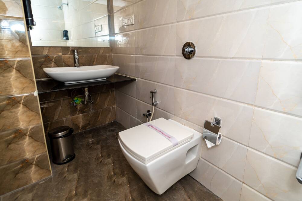 Photo of Bathroom in HBR Layout