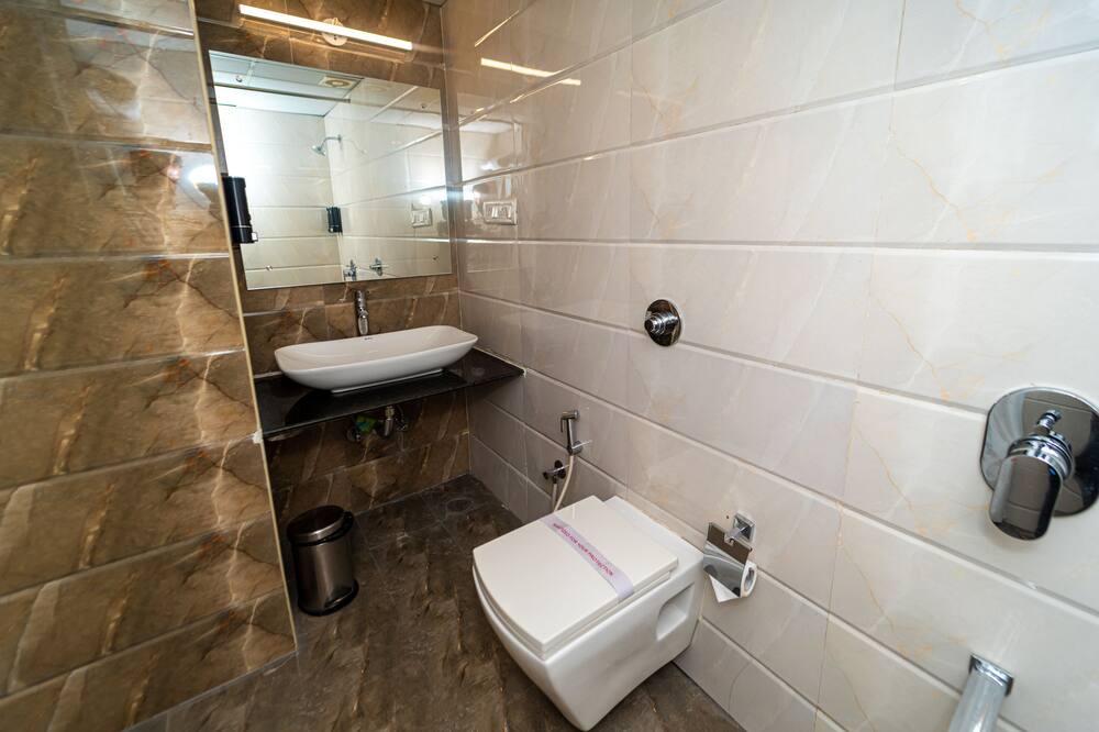 Photo of Bathroom in HBR Layout
