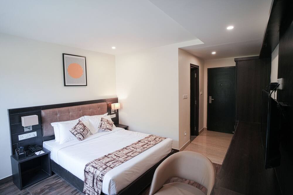 Photo of Bedroom in HBR Layout