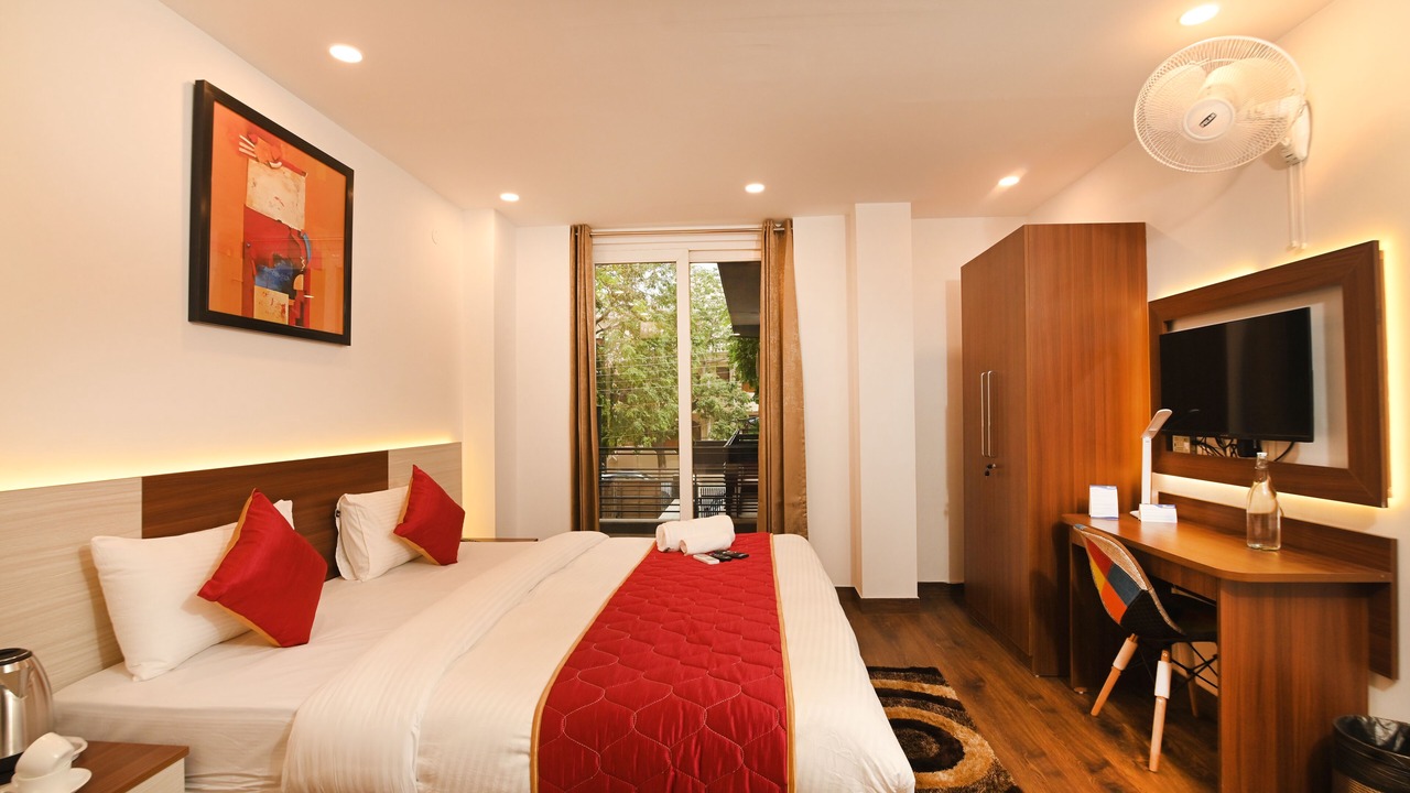 Photo of Bedroom in DLF Phase 3