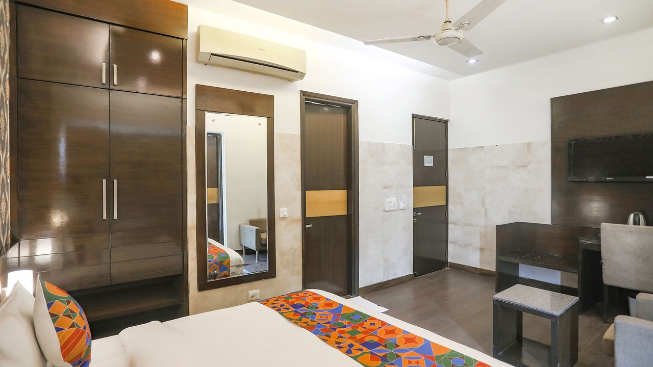 Photo of Bedroom in DLF Phase 3