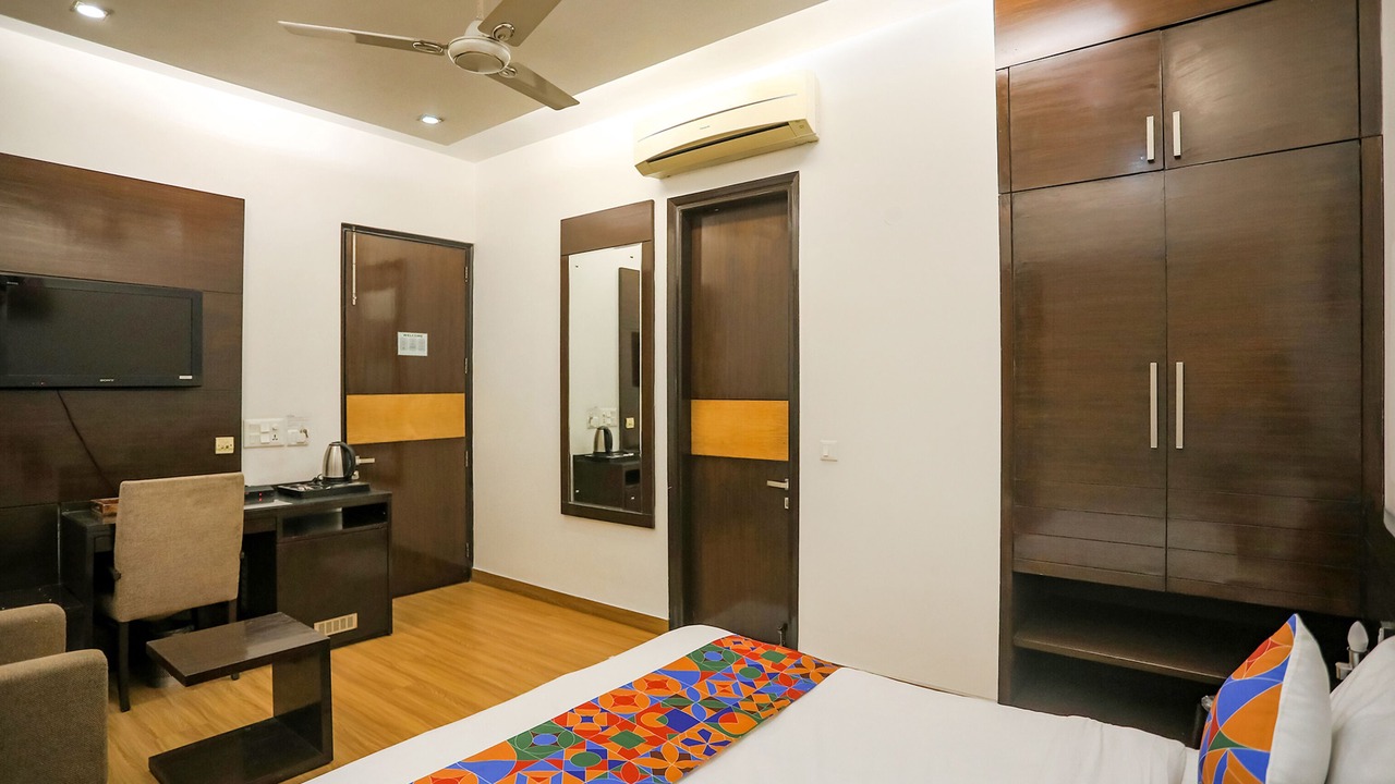 Photo of Bedroom in DLF Phase 3