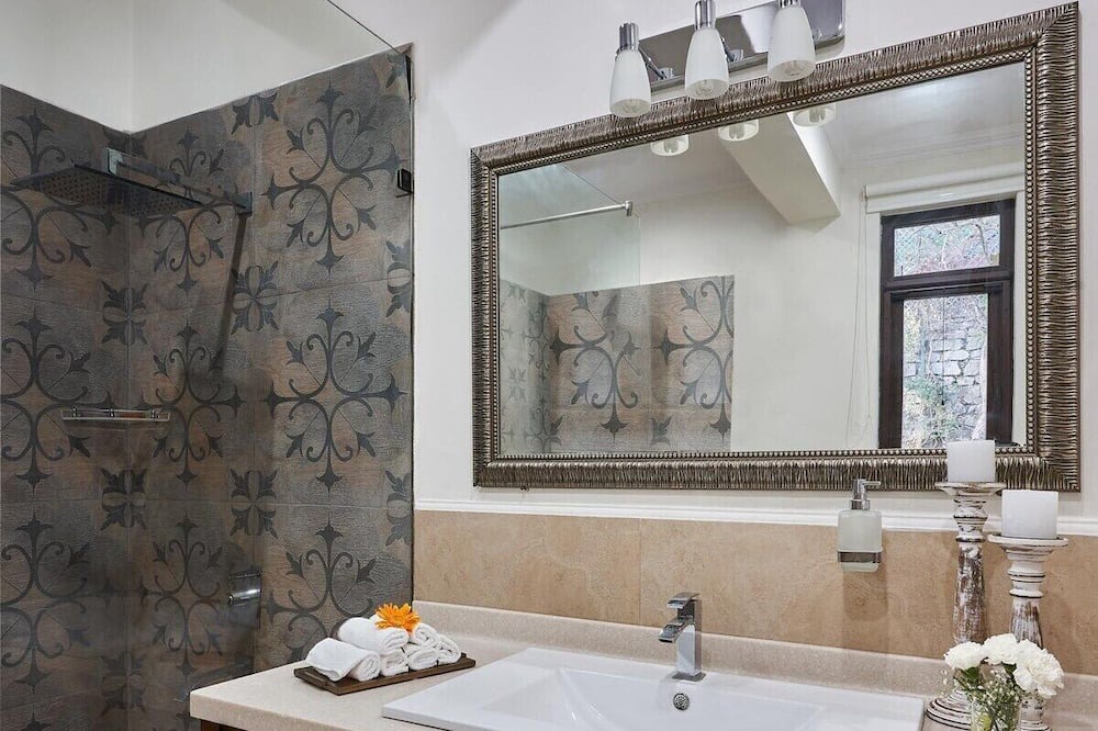 Photo of Bathroom in Baldeyan
