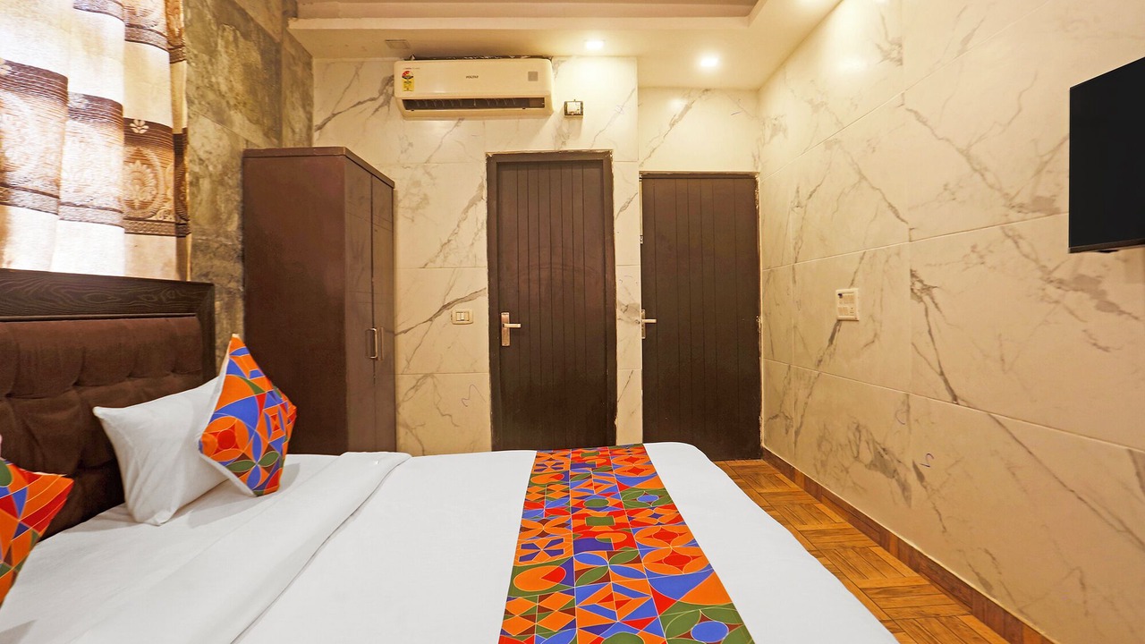 Photo of Bedroom in Kalkaji