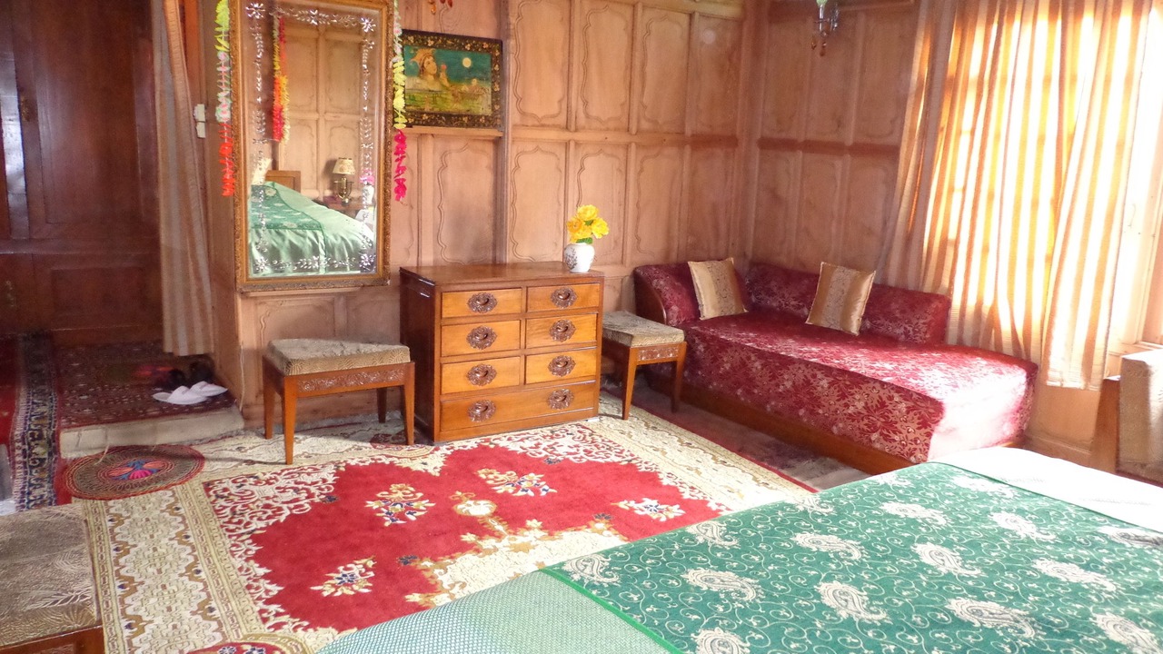 Photo of Bedroom in Dal Lake