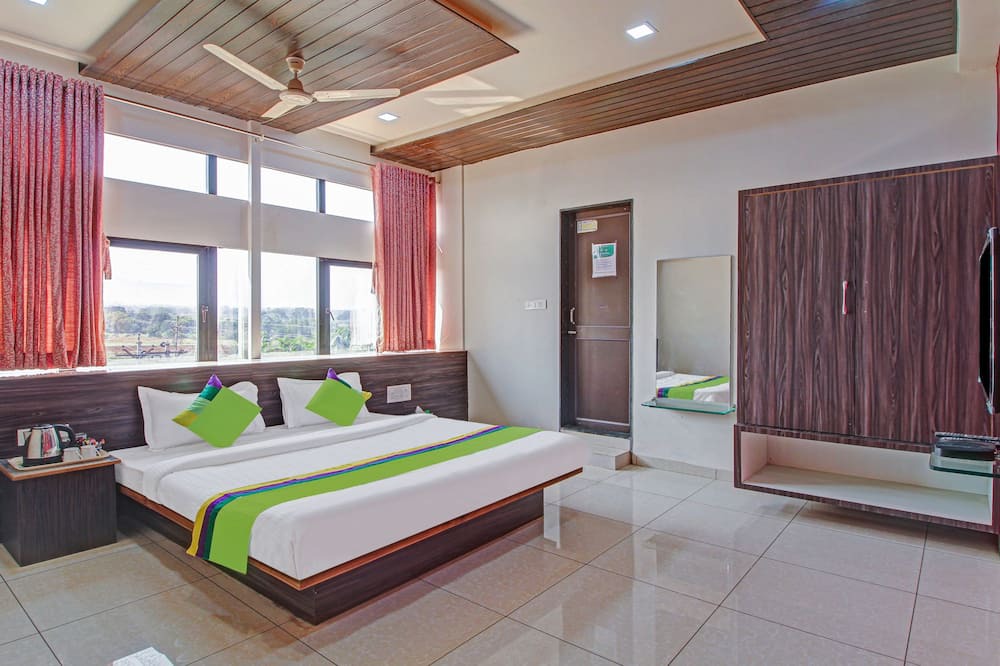 Photo of Bedroom in Satara