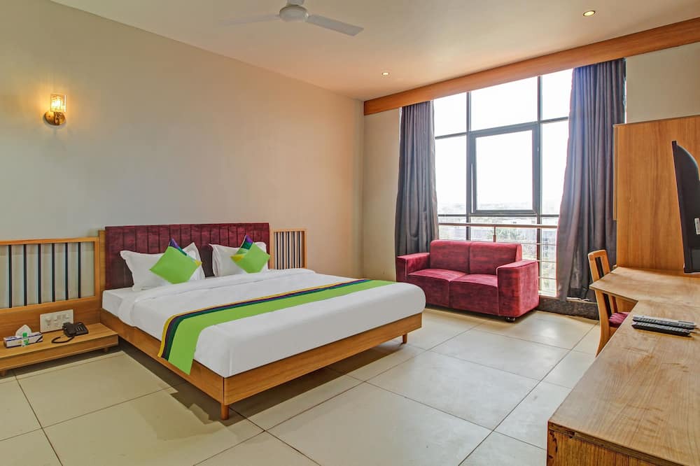 Photo of Bedroom in Satara