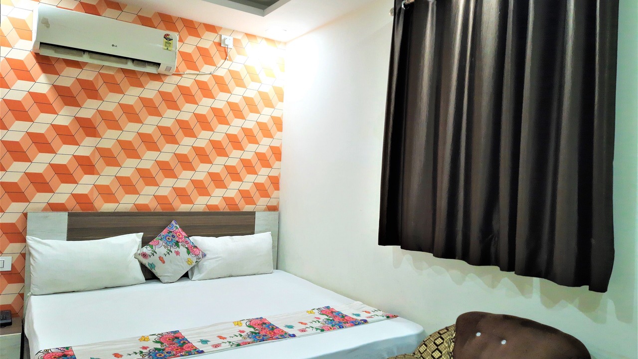 Photo of Bedroom in Jangpura