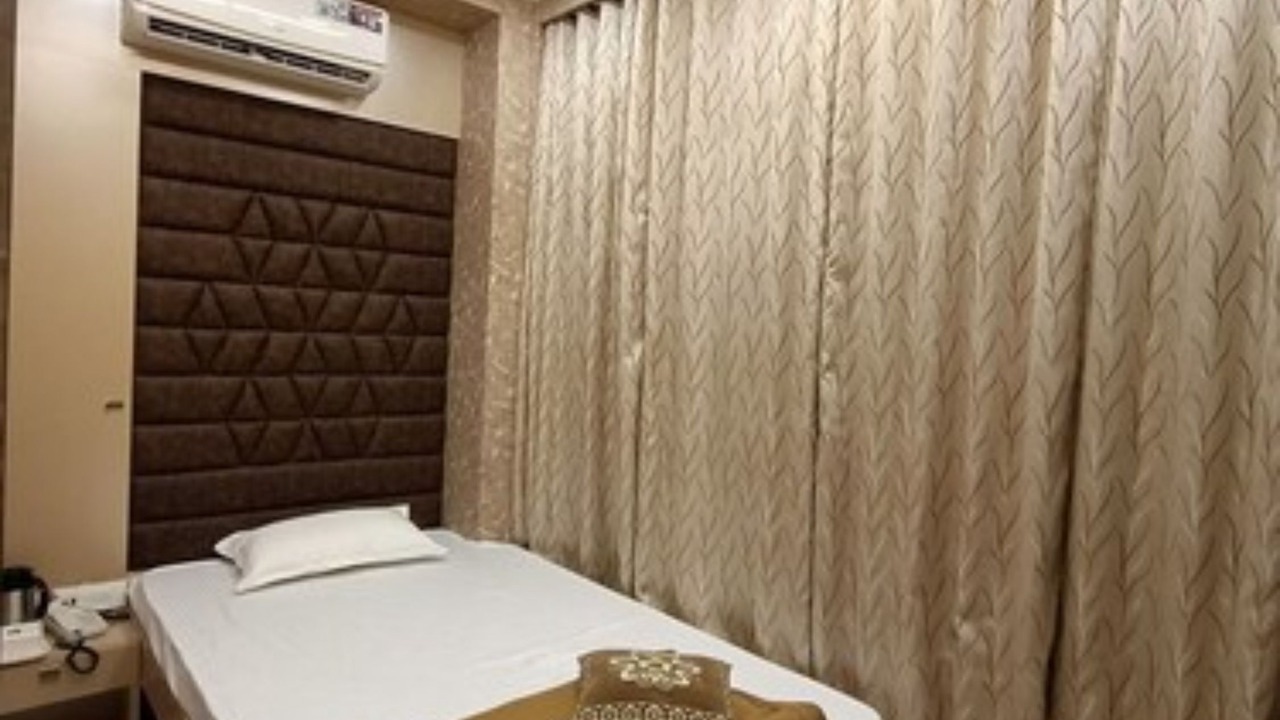 Photo of Bedroom in Borivali East