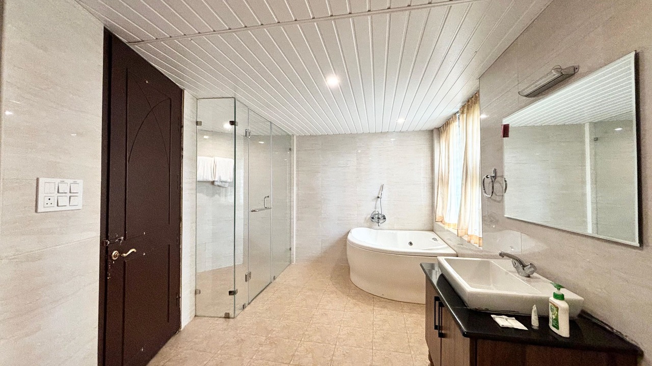 Photo of Bathroom in Alur