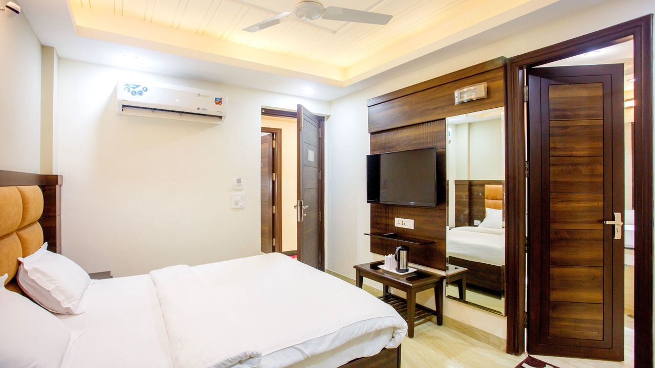 Photo of Bedroom in Dariyaganj