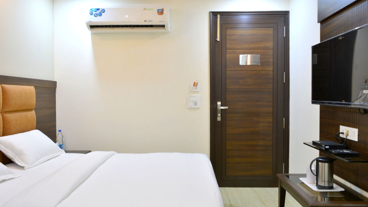 Photo of Bedroom in Dariyaganj